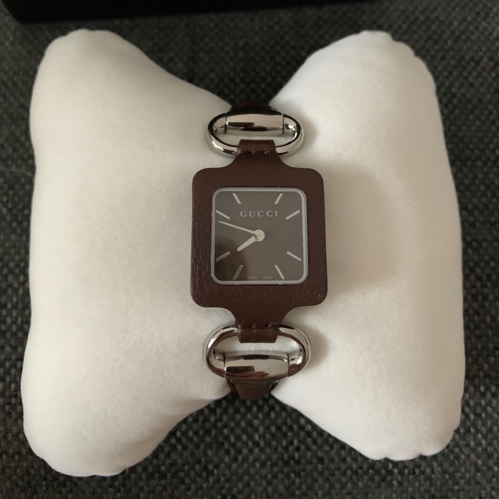 Gucci 1921 collection watch